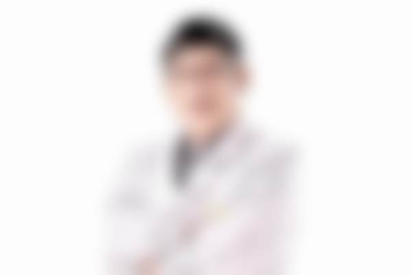 武汉艺星医疗美容医院(汉口区)杨国梁的假体隆胸之道:安心塑造理想曲线