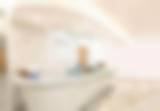 广东韩妃医疗美容医院陈秋怡是渠道医生吗？深耕光电抗衰的她如何用3982元艾维岚重塑年轻态