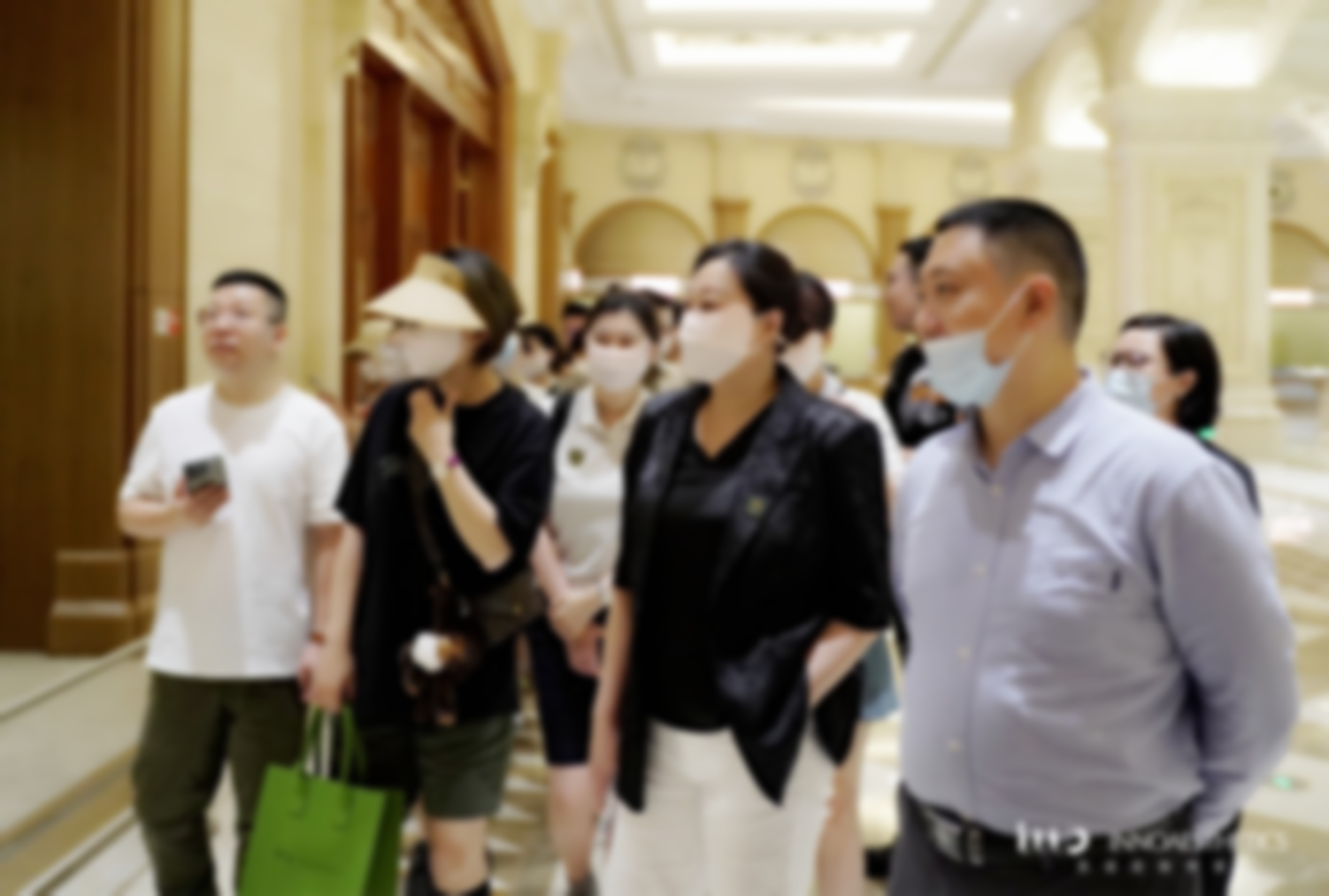 宁波鄞州拾壹逐光医疗美容诊所吴霞属于什么档次？25年临床经验+医生首诊制，面部注射最低600元起