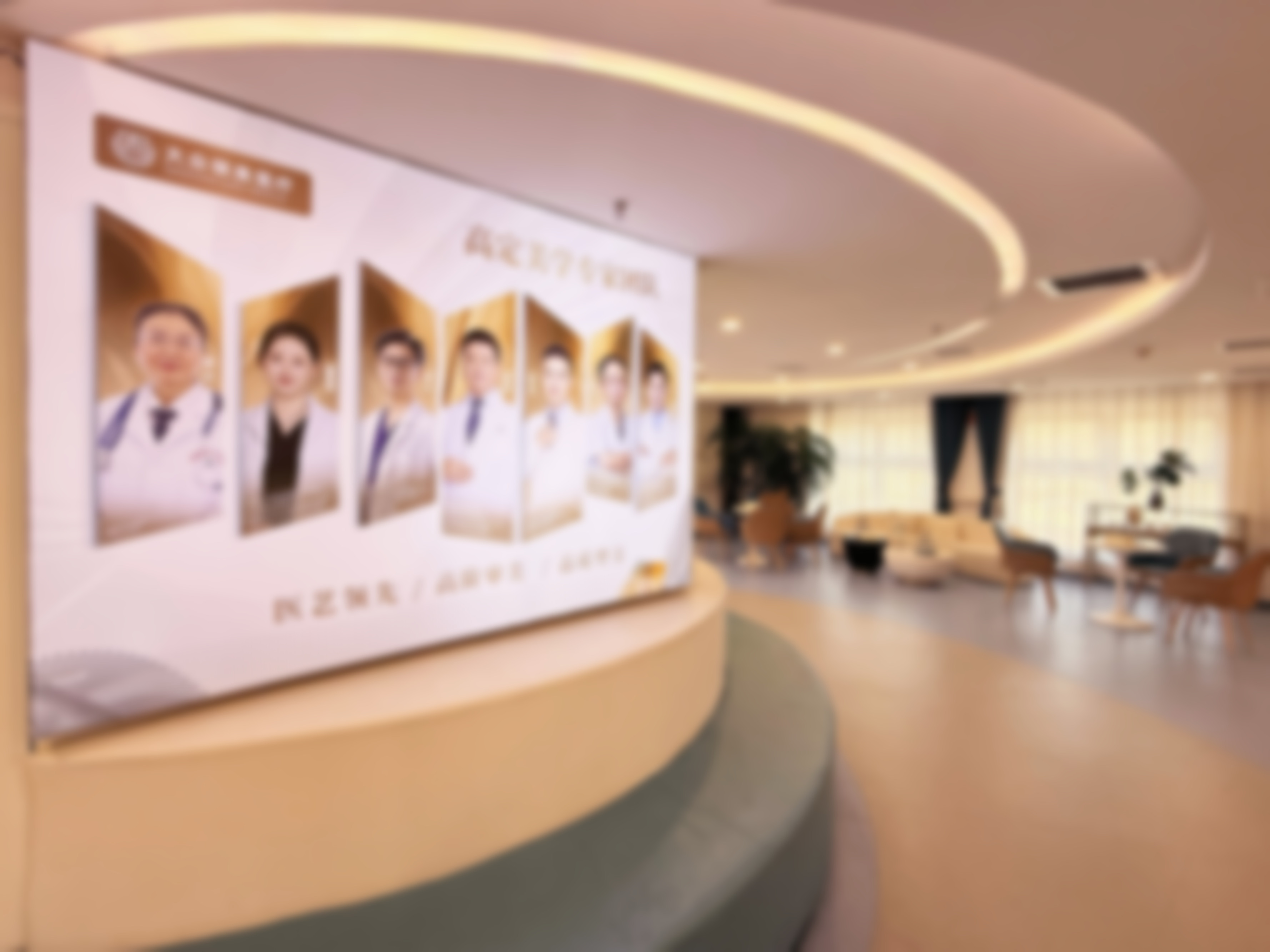 永定区屈妍君和张红哪个好？屈妍君光电紧致1799元超声炮VS张红专业治斑，医院多学科保障更安心！
